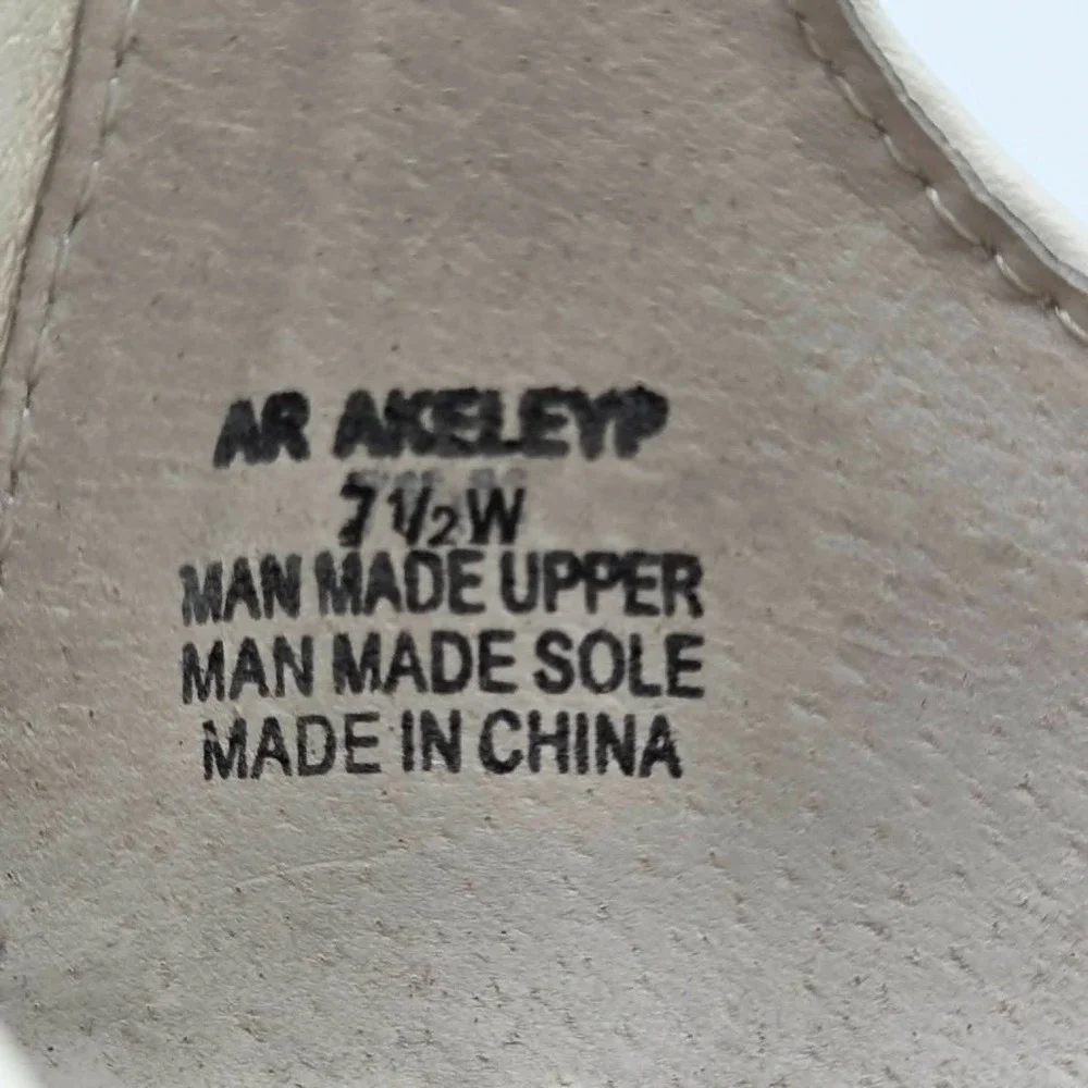 American Rag Akeley Open Toe Casual Ankle Strap White Sandals Womens Size 7.5W